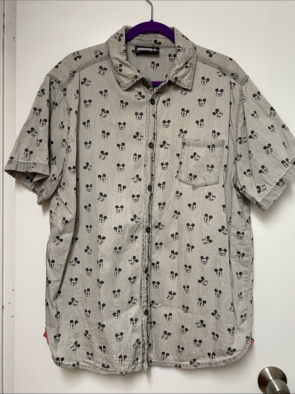 Disney Men’s Mickey Mouse button down shirt size Large